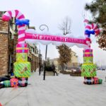 Attractive Christmas Inflatable Candy Cane Arch For Holiday Decoration